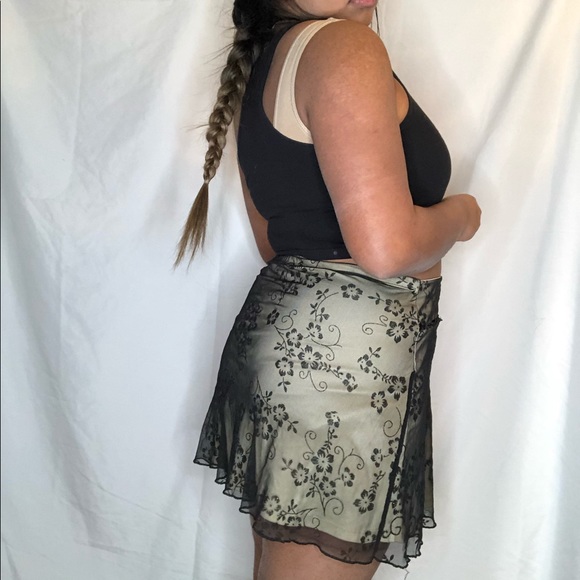 VINTAGE Y2K MALL GOTH LACE FLORAL SKIRT! - Picture 3 of 4